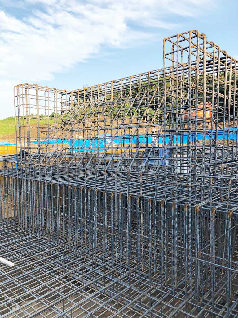 長年の経験と実績を活かし、社会インフラや建築物の基盤を支えます。