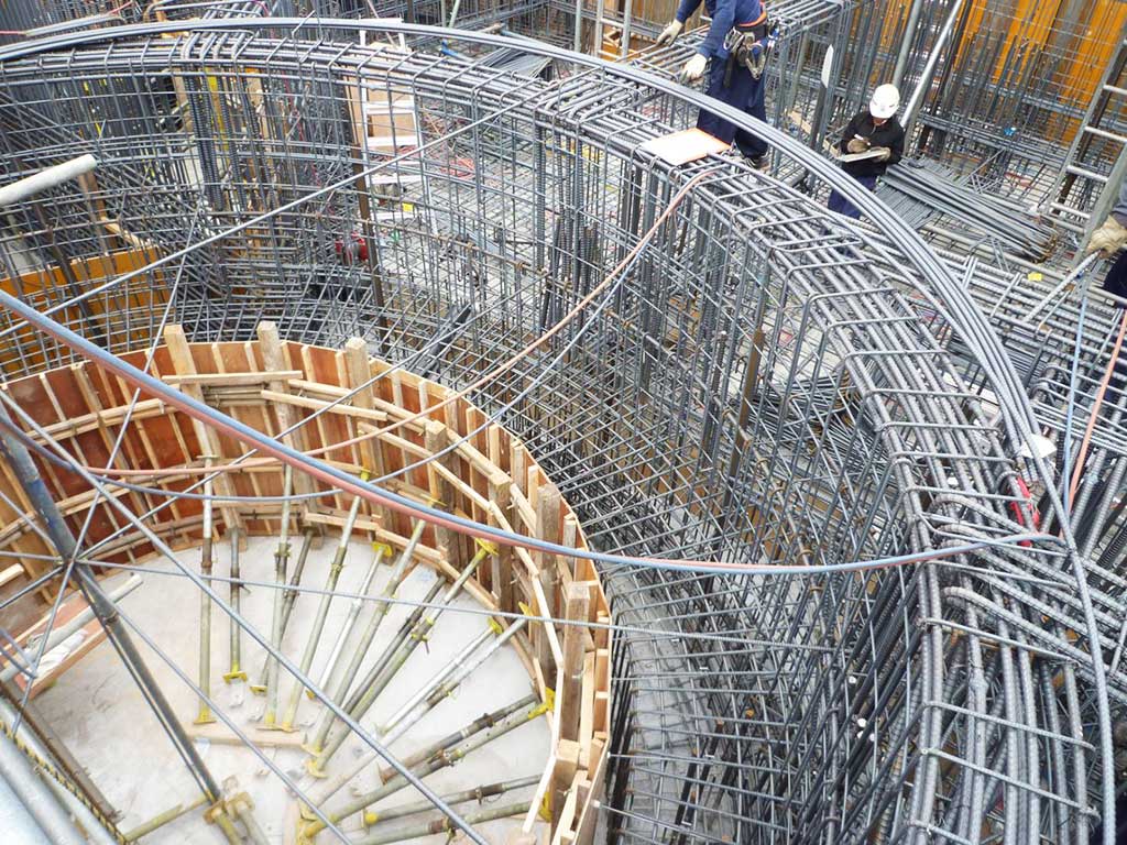 長年の経験と実績を活かし、社会インフラや建築物の基盤を支えます。